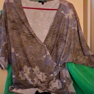 $$BEAUTIFUL WRAP AROUND GRAY ASTARS BLOUSE, FLATTERING FIT